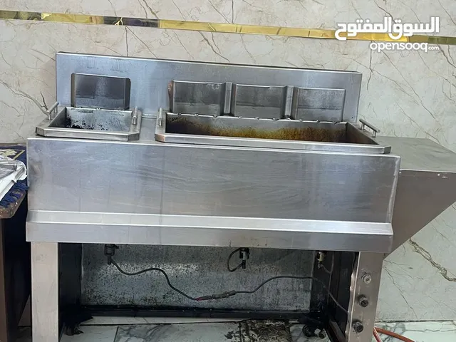 عدة ومستلزمات حلويات وعوامة وثلاجة