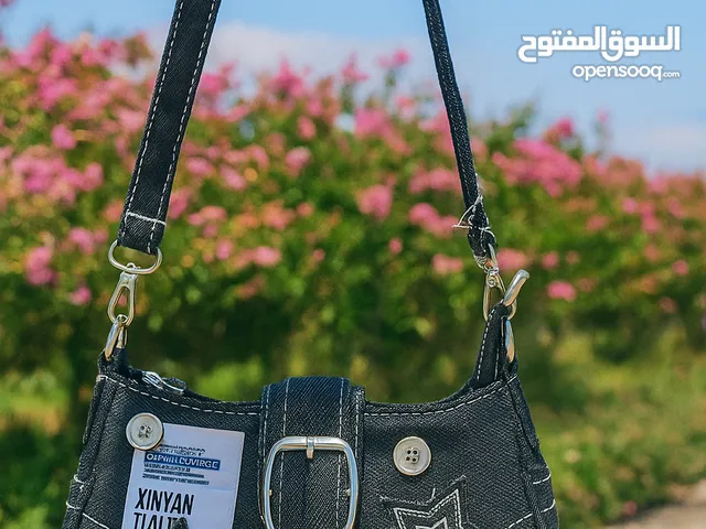 Fashion Bag for sale (New) Handbag black and white (Trendy bag) (No delivery) (medium size )