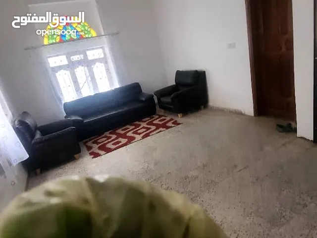 كنب مكتبي مستخدم نظيف