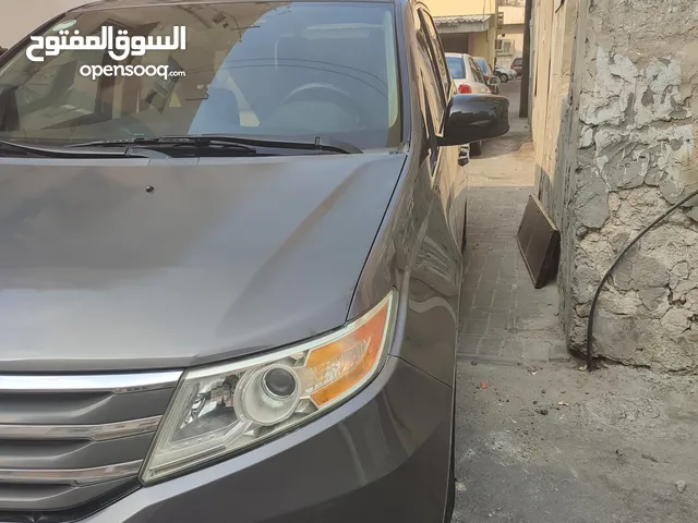 2012 Honda Odyssey fully automatic mint condition, fully leather seats, automatic doors selling