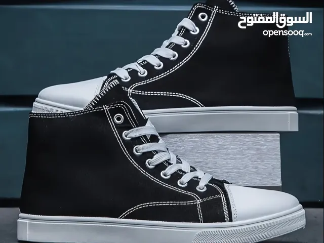 Men fashion sneaker (black) size (43) New