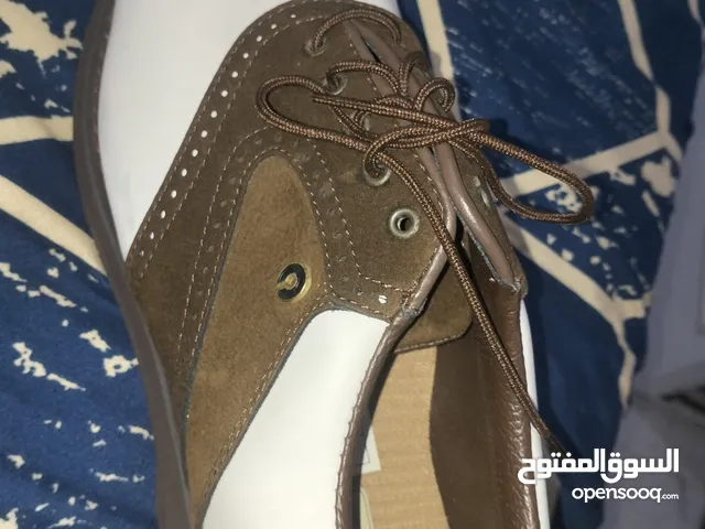 للبيع: جزمة جولف أصلية من ماركة Etonic