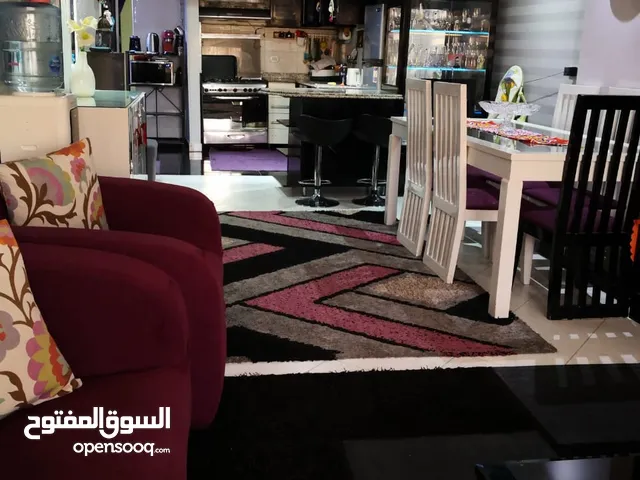 شقه للبيع امام محطه مترو المطريه