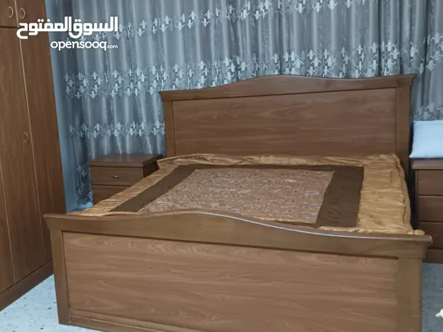 تخت مجوز خشب ثقيل تفصيل بسعر ممتاز بحال الجديد
