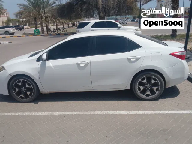 تويوتا كورولا 2014 بمحرك 18000 سي سي، لون أبيض، موديل أمريكي، مرخصة، فئة LE
