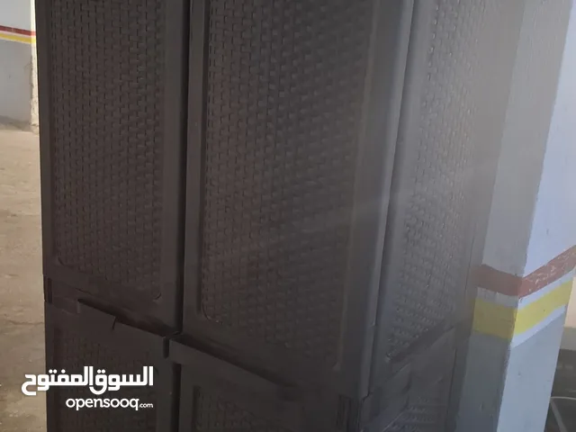 خزانة بلاستيك اربع درفات للبيع بحالة جيدة