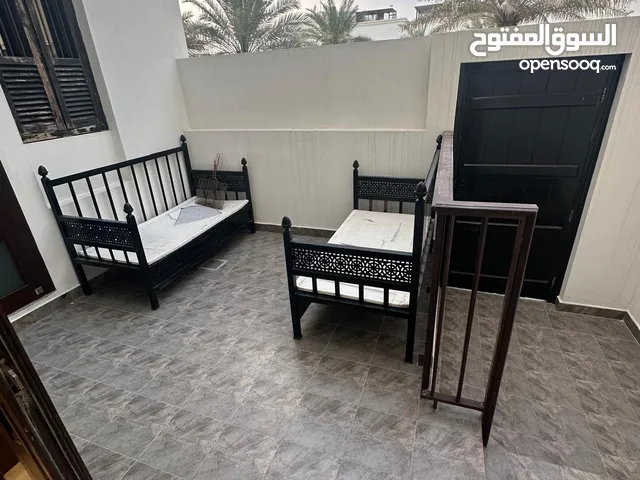 300 m2 4 Bedrooms Townhouse for Rent in Southern Governorate Jaww