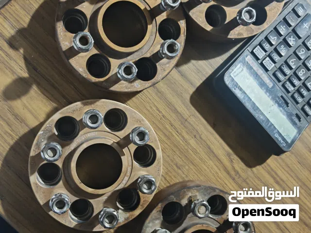 سبيسرات مع البراغي للبيع