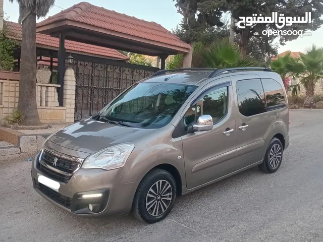 بيجو بارتنر 2017 (6+1) ديزل جير عادي نخب أصل شركة يد صفر