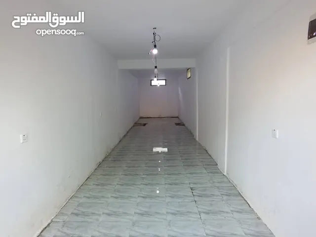 فرصة استثنائية! محل بناء حديث للإيجار - بن يونس – مقابل المستشفى العسكري – العرض من المالك مباشرة