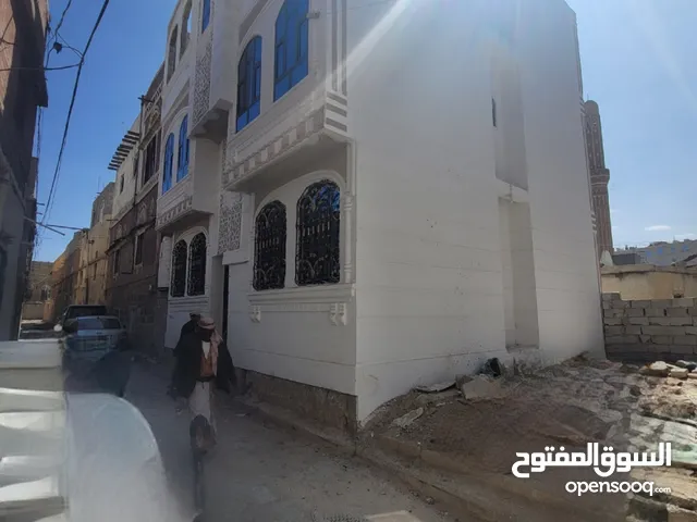 2m2 4 Bedrooms Townhouse for Sale in Sana'a Habra