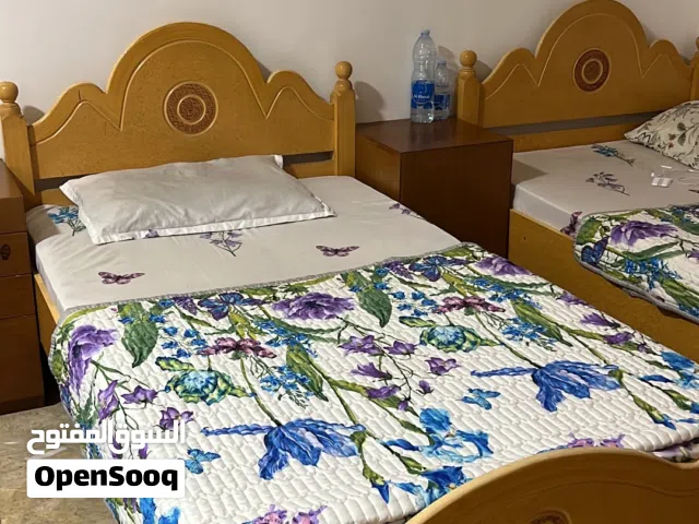 سرير + طاولة للمذاكرة في الخوض