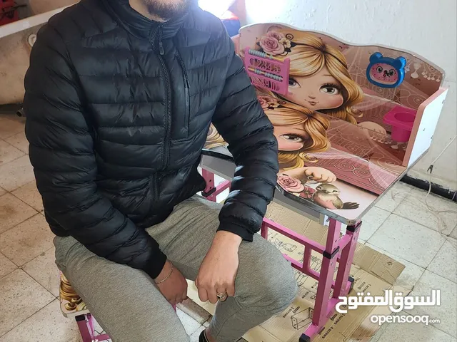 مكتب  طفل للروضة  والابتدائي  طاولة  مع  كرسي  بألوان  للطفل  وللطفلة  الطاولة  المثالية