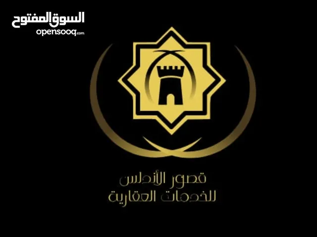 صاله واجهتين أرضيه  كبيره للإيجار في وسط البلاد