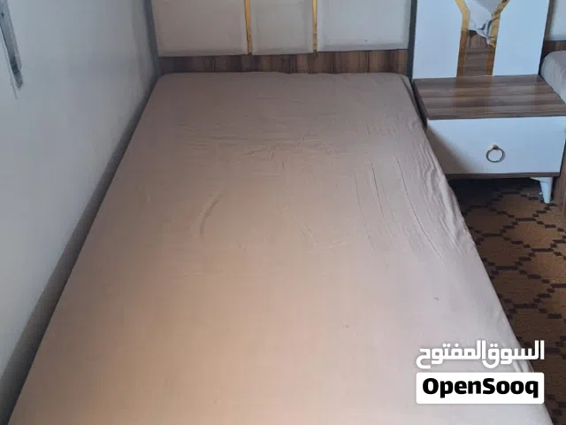 سرير تركي بالكومدين بحالة شبه الجديدة