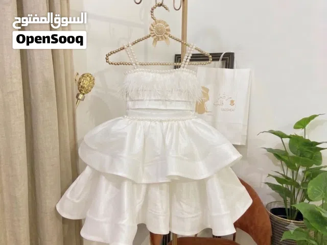فستان اوف وايت مع وشاح تطريز باسم  البتول حلوة الحلوات