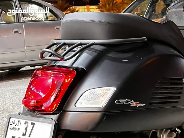 Vespa gets sport 300