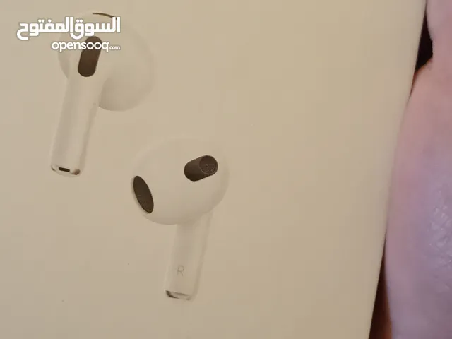 سماعات بلوتوث أيفون كوبي وان ممتازه الشاحن يطول السعر فقط 5 دينار