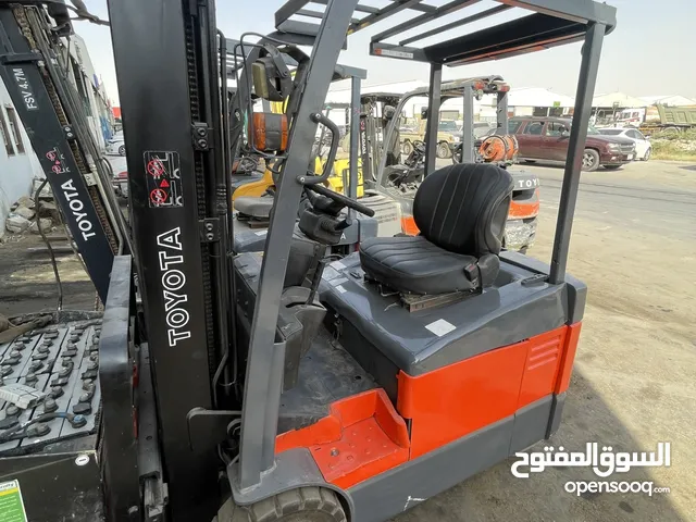 2007 Forklift Lift Equipment in Al Riyadh