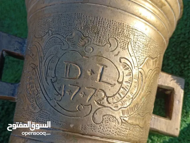 مهراز قديم من البرونز يعود لسنة 1772