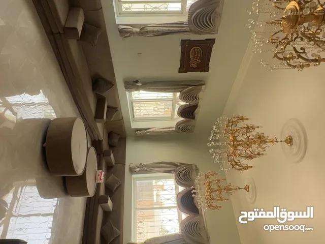 كنب مجلس مع الستائر للبيع