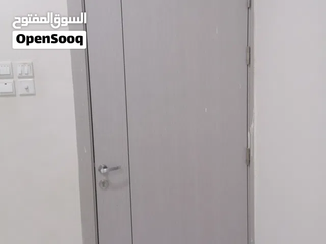 باب فايبر شبه جديد بدون فريم