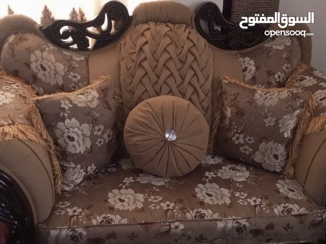 طقم كنب بحالة ممتازة