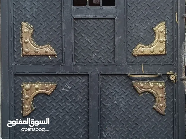 باب حديدي جديد