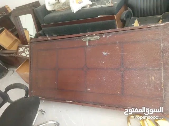 باب خشب بحاله جيده كامل بسعر جيد وماكنه سيكوريت مع اكسسوارت الباب ايطاالي