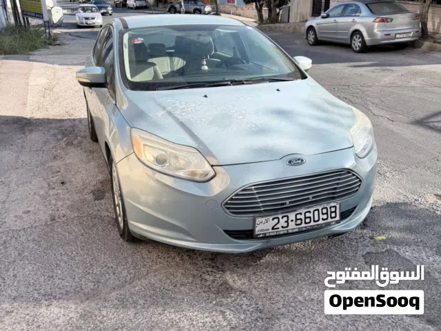 2014 فورد فوكس Standard