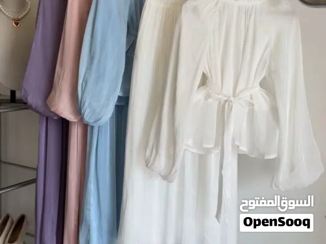 فستان غير مستعمل للبيع