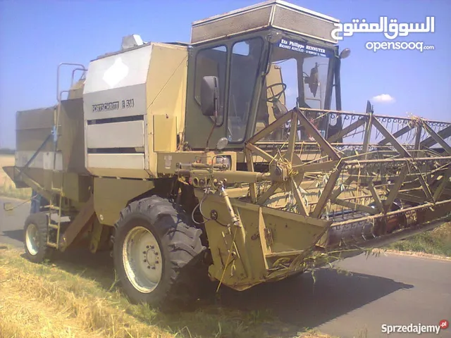 1988 Harvesting Agriculture Equipments in Tripoli