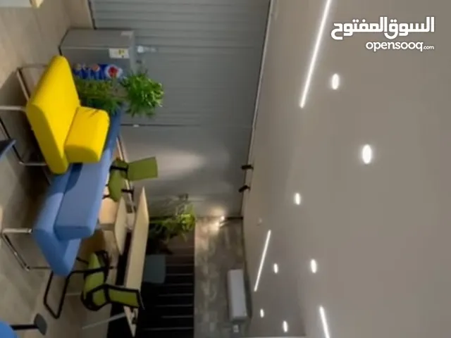 مكتب تشطيب سوبر ديلوكس اطلاله  منطقه حيويه مع مواقف  للسيارات وصل الماء. الكهرباء ستاير مكيفات