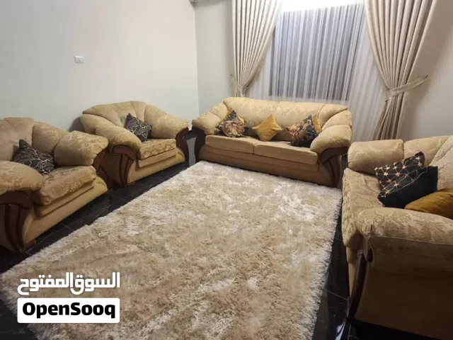 صالون للبيع مستعمل خشب زان نشاف جديد مكان سوق الجمعة طريق الخدمات
