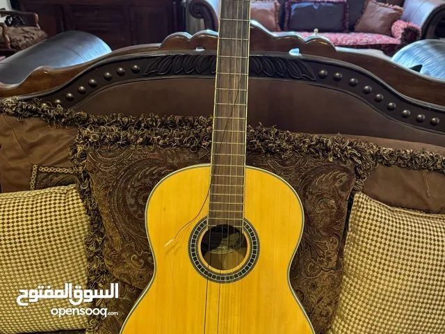 جيتارات مستعمل للبيع اصلي( بدون أوتار )