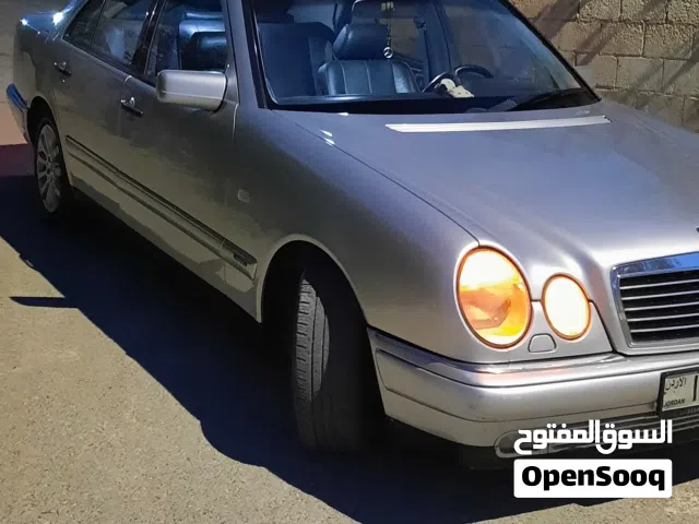 1999 مرسيدس بنز الفئة-E E 200