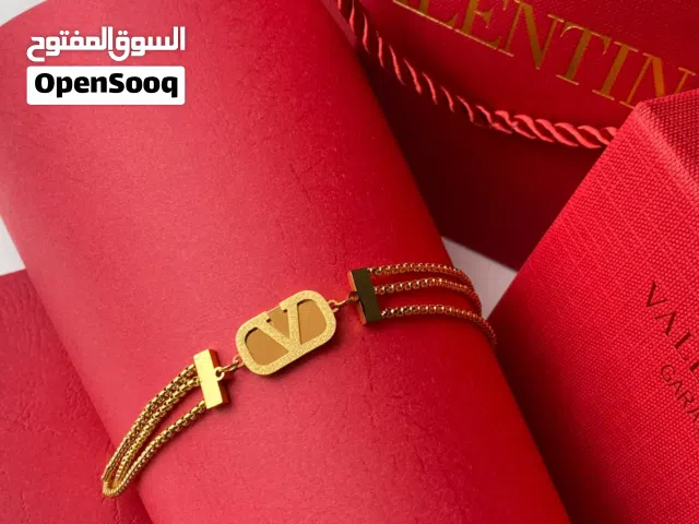 أجمل تشكيلة ساعات وإكسسوارات نسائية من أفخم البراندات بتصاميم عصرية تناسب كل الإطلالات
