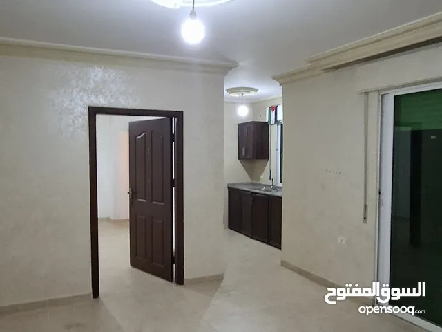 شقه مميزه للايجار خلف المختار مول وقريبه من السيفوي وبالقرب من المحافظه