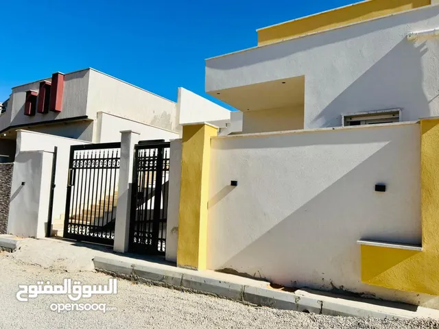 165 m2 3 Bedrooms Townhouse for Sale in Tripoli Ain Zara