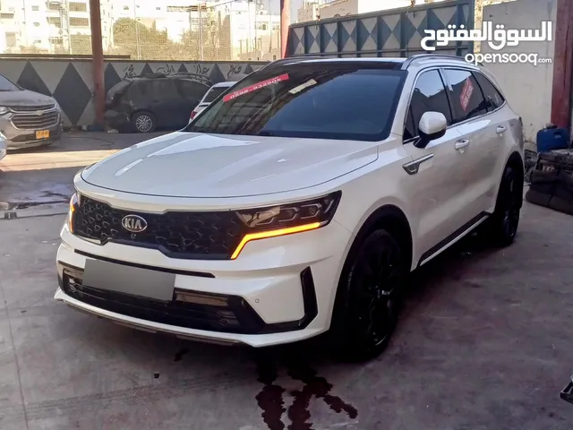 كيا سورنتو بسعر حرق حرق وكاش فل مسكر مع فتحه سقف بانوراما