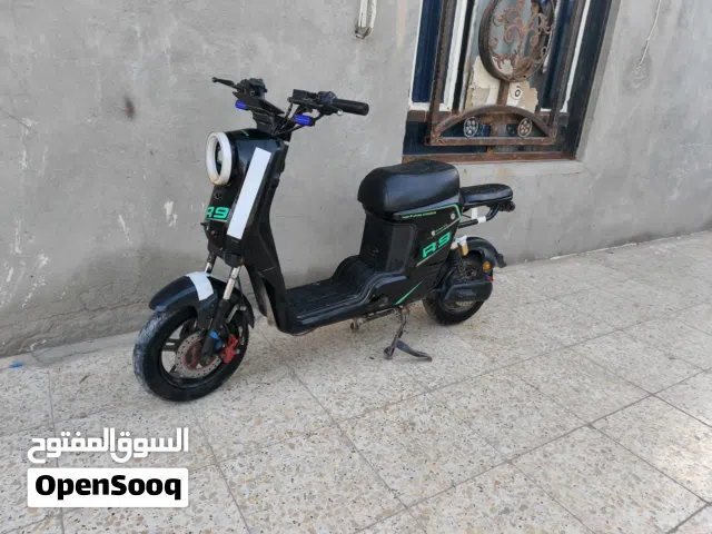 سلام عليكم دراجه شحن للبيع نضيفه مديل 24 بطارياته جديده بطاريات 22امبير جدد شرط الفحص    الدراجه كله