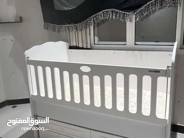 سرير أطفال مستعمل فترة بسيطة جدا
