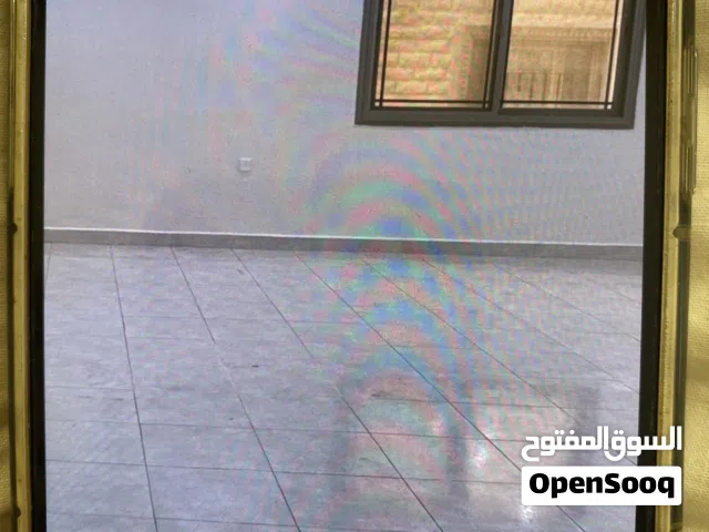 مطلوب معاريس او سيده  سكن خاص