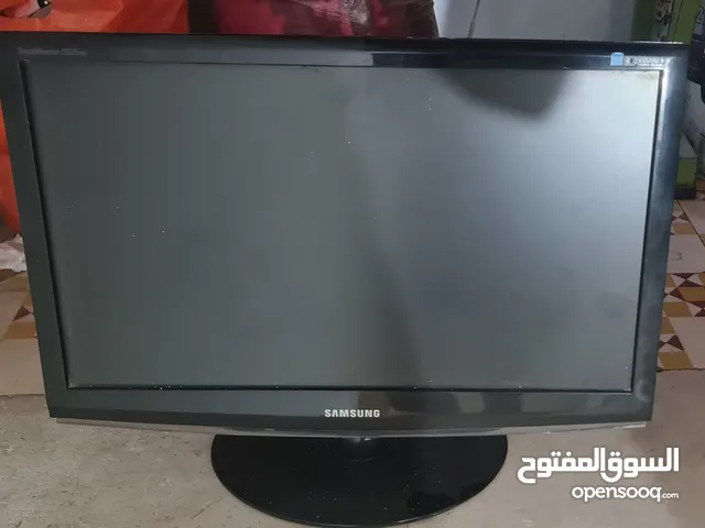 كمبيوتر مع شاشه