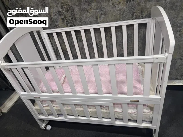 سرير اطفال نظيف جدا استعمال قليل للبيع