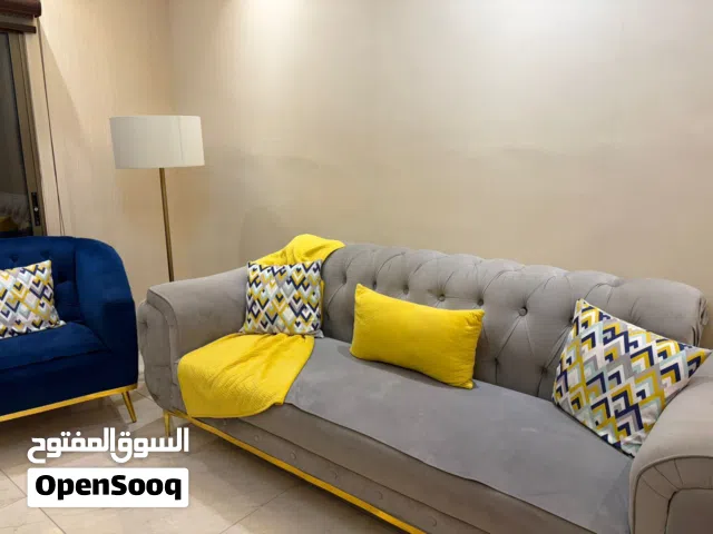 طقم كنب مع بوفيه وثريا للبيع