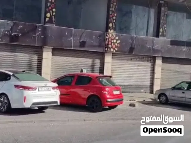 محلات للايجار موقع مميز جنب محطة الباص السريع طبربور و بجانب عدة مطاعم و محلات مشهورة