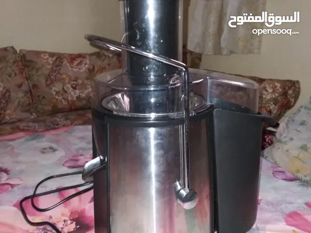 ألة لعصر الفواكه. Fruit juicer. machine à jus