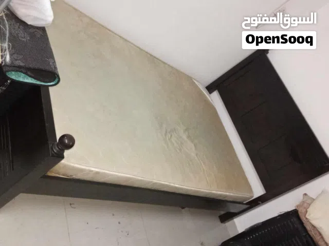 3 سرير خشب نظيف
