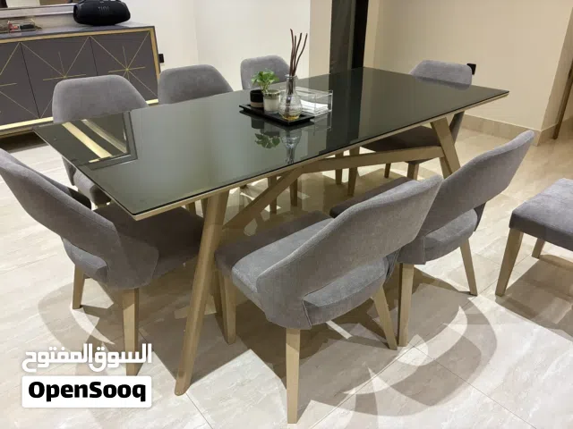 طاوله طعام ل8 اشخاص مع طاوله بوفيه